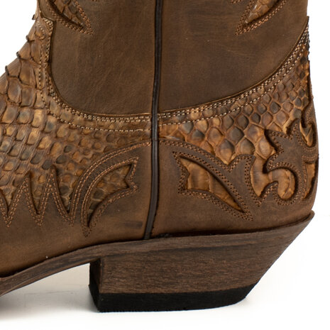 Mayura Boots 2567P Bruin/Kastanje Phyton Spitse Cowboy Western Laarzen Schuine Hak Rechte Schacht Treklussen Detail hak